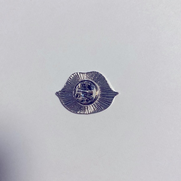 COPY - Hot lips enamel pin - Picture 3 of 3